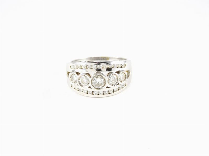 Anello in Oro Bianco con Diamanti