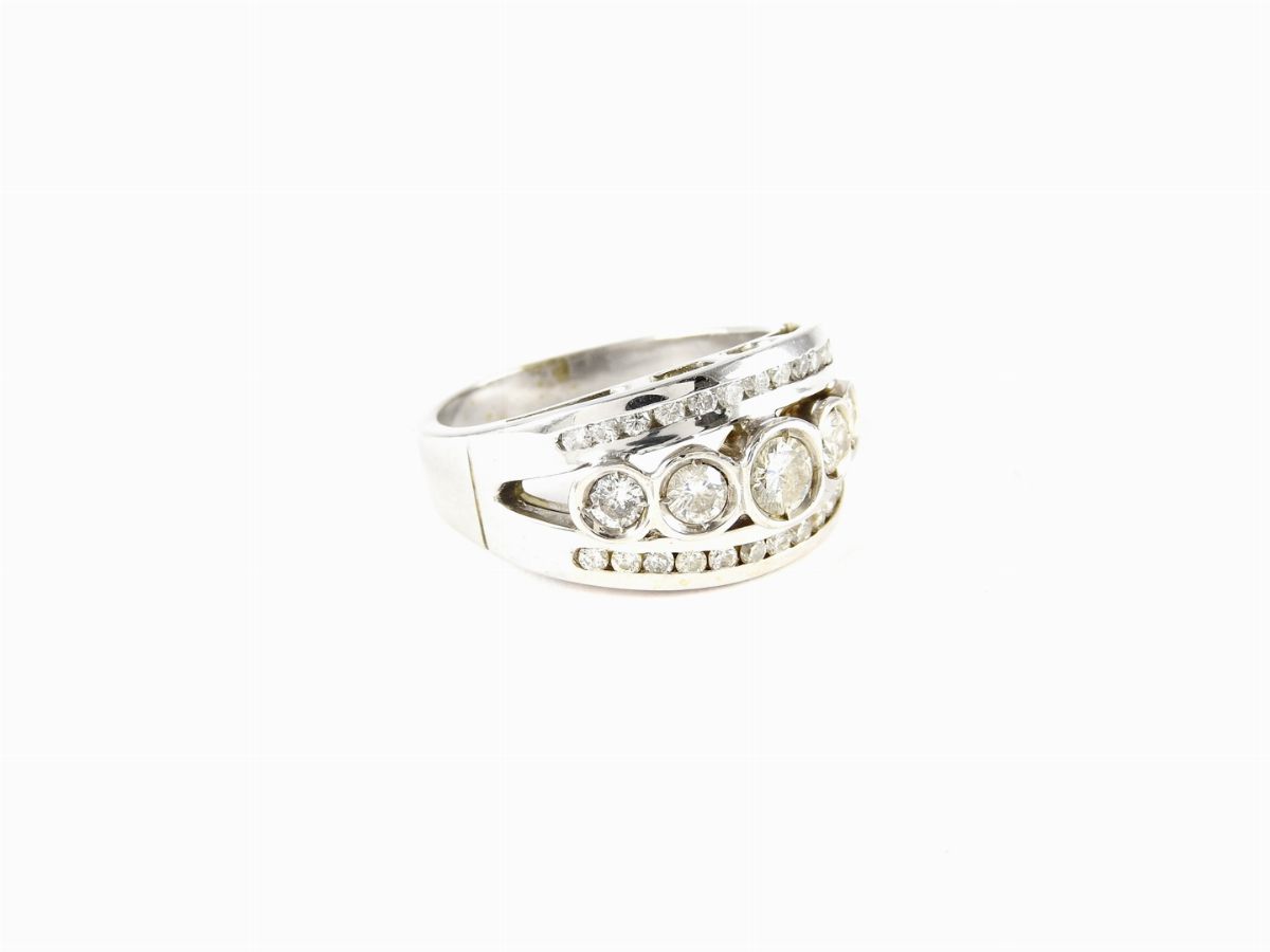 Anello in Oro Bianco con Diamanti