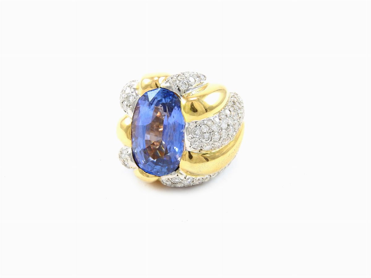 Anello in Oro Giallo, Diamanti e Zaffiro Naturale