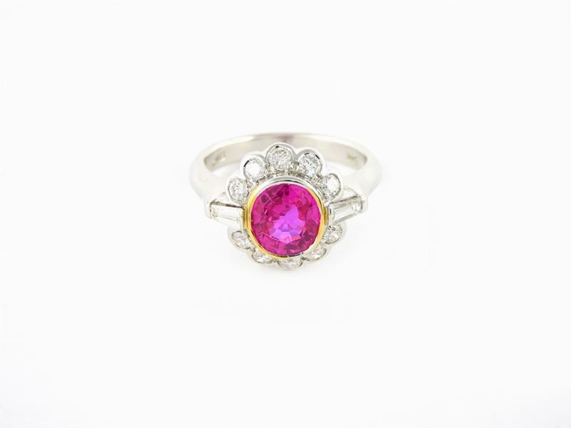 Anello a Margherita in Oro Bianco, Diamanti e Corindone Rosa