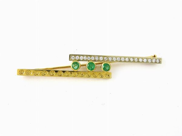 White and yellow gold bar brooch with diamonds and emeralds