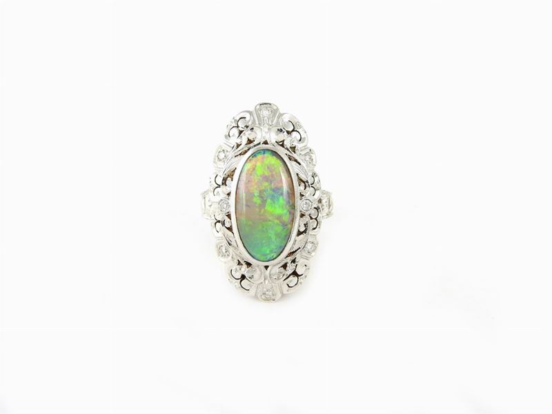 Anello in Oro Bianco, Diamanti e Opale Nobile Australiano