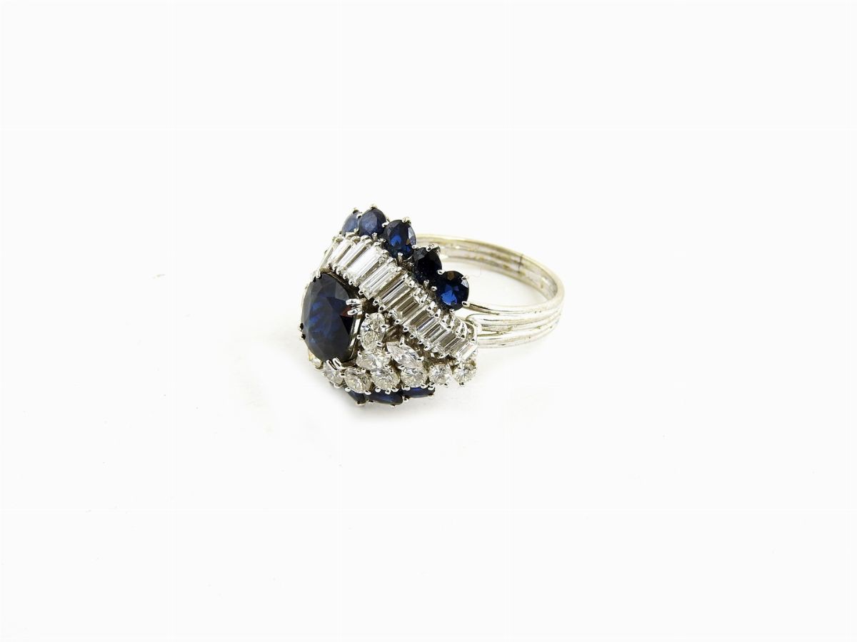 Anello in Oro Bianco, Diamanti e Zaffiri