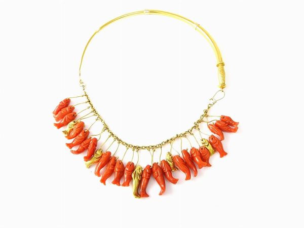 Yellow gold and coral semi rigid animalier-shaped necklace