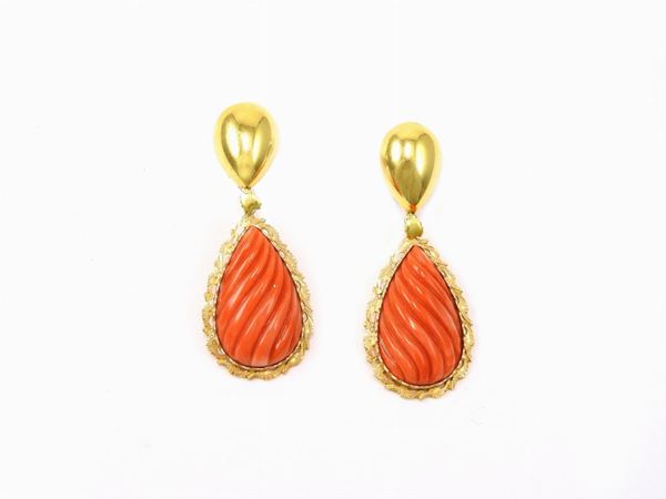Yellow gold ear pendants with orangish red coral