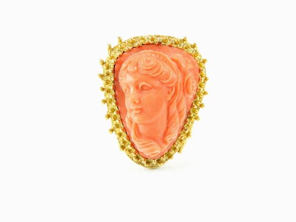 Yellow gold ring with red coral cameo