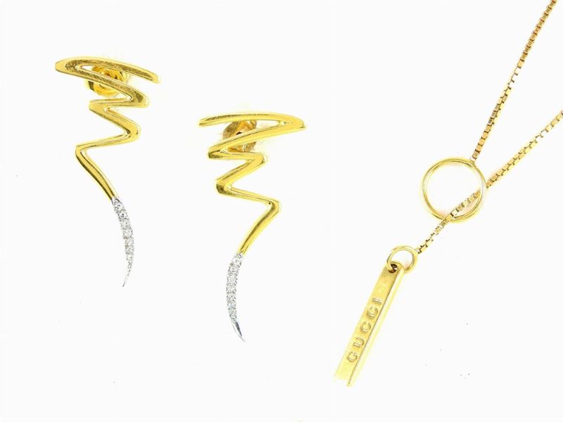 Catenina Gucci e Orecchini "lampo" Tiffany & Co. in Oro Giallo e Platino