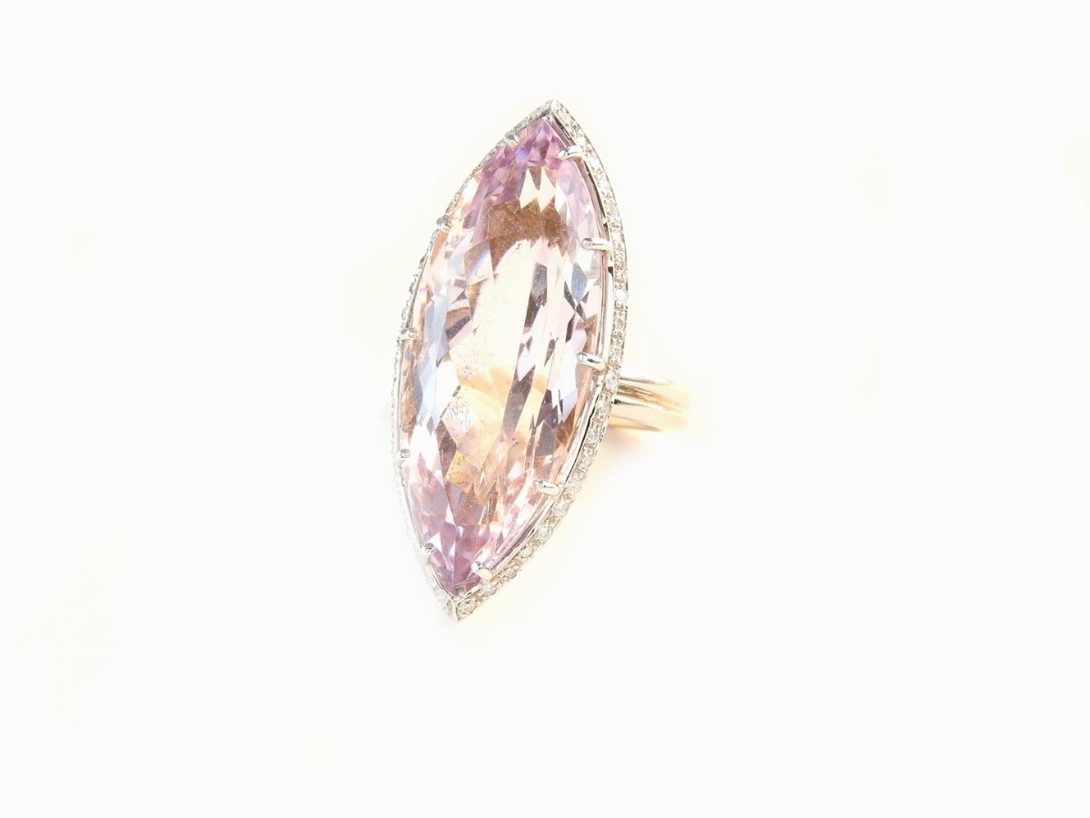 Anello in Oro Bianco con Diamanti e Quarzo Lilla