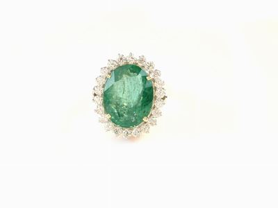 Anello a Margherita in Oro Bianco con Diamanti e Smeraldo