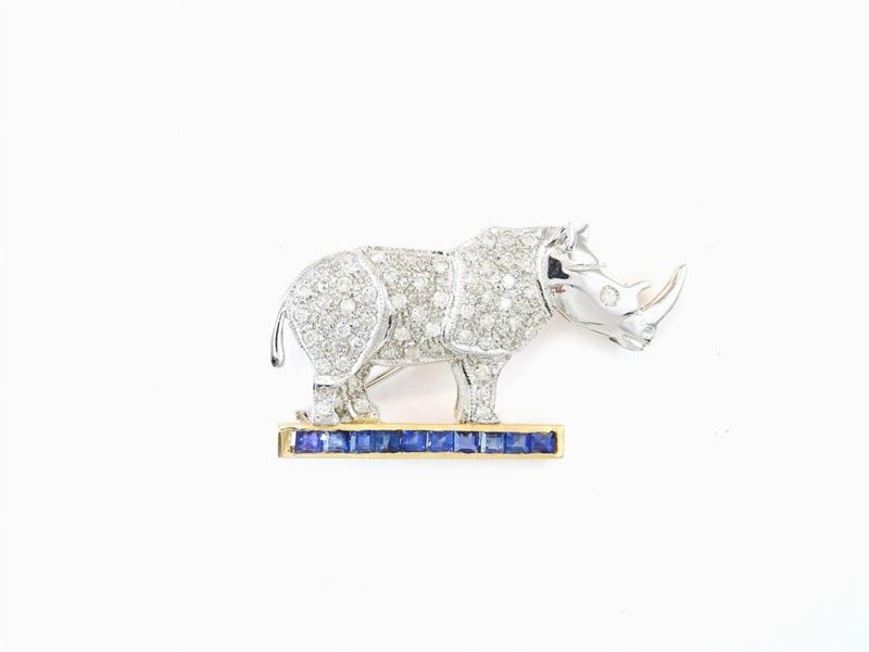 Spilla Animalier in Oro Bianco e Giallo, Diamanti e Zaffiri