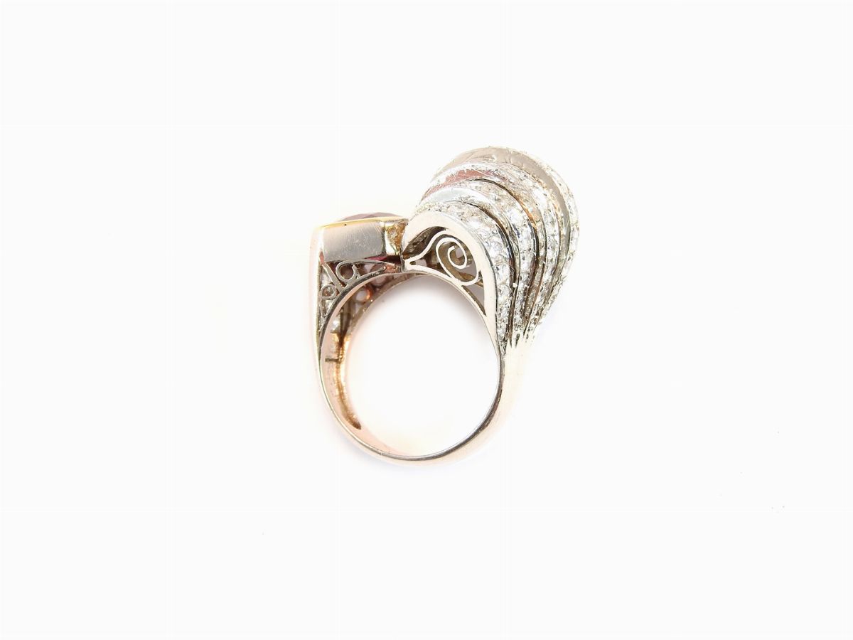 Anello in Platino e Oro Giallo, Diamanti e Rubino
