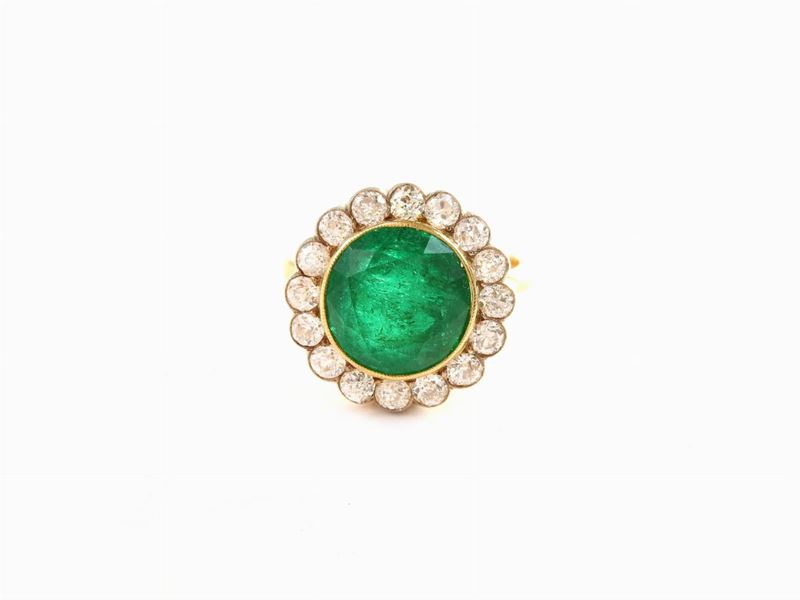 Anello a Margherita in Oro Giallo e Bianco, Diamanti e Smeraldo
