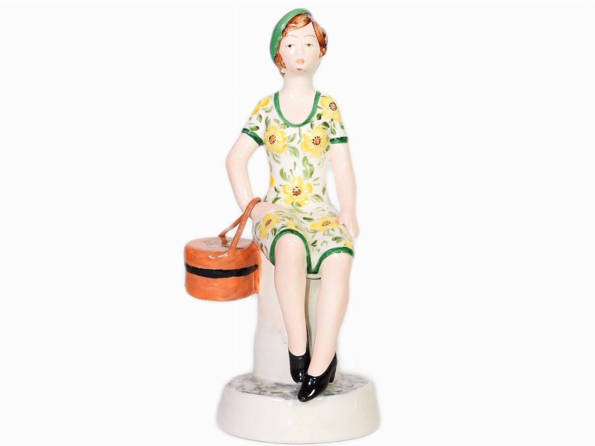 Figura Femminile Seduta Lenci