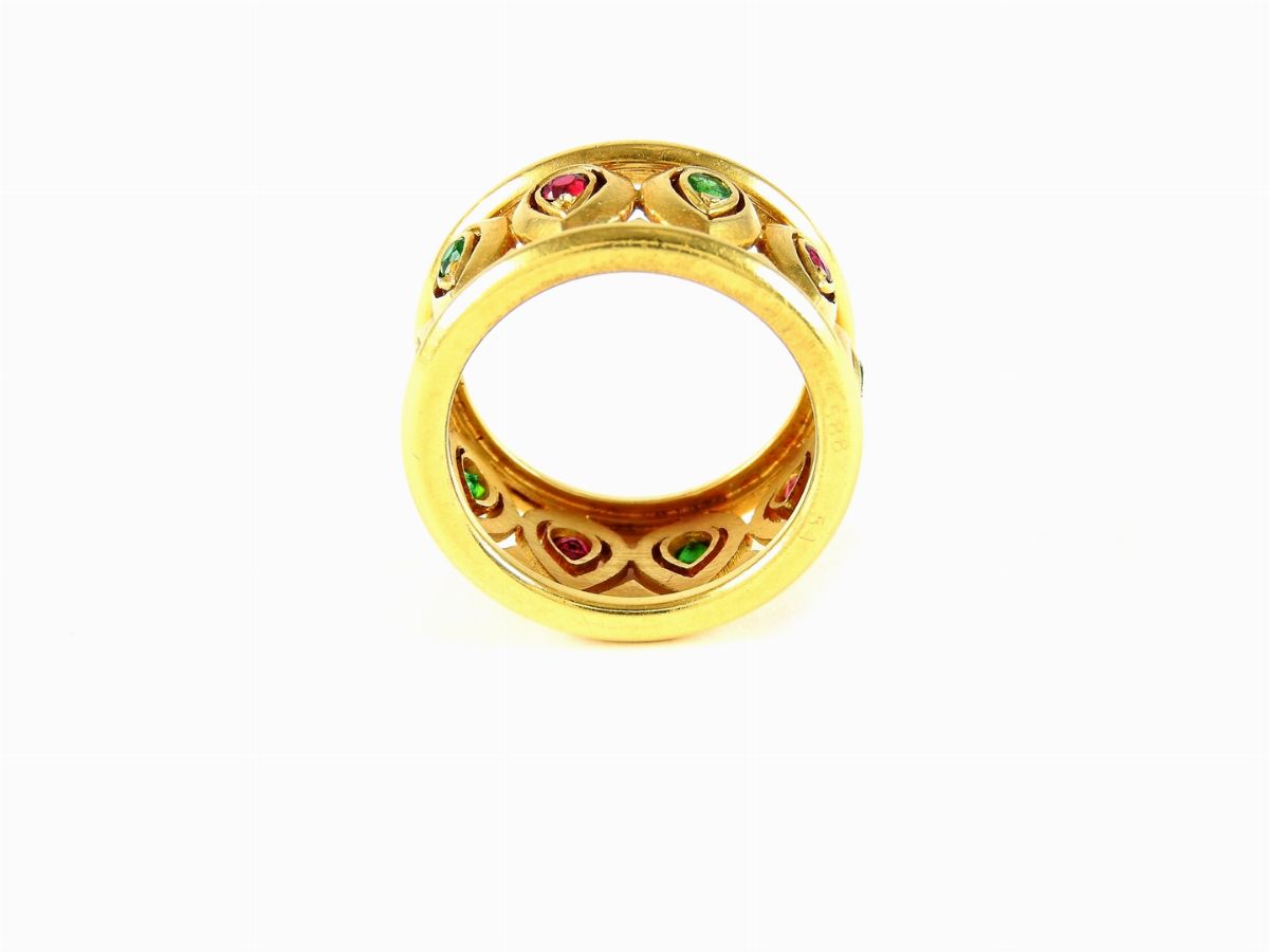 Anello a Fascia Cartier in Oro Giallo con Rubini e Smeraldi