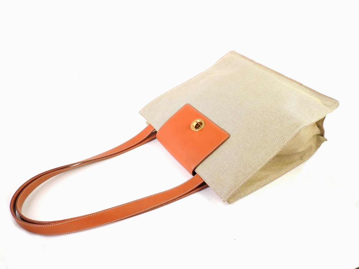Borsa a Spalla in Tela e Pelle, Bulgari