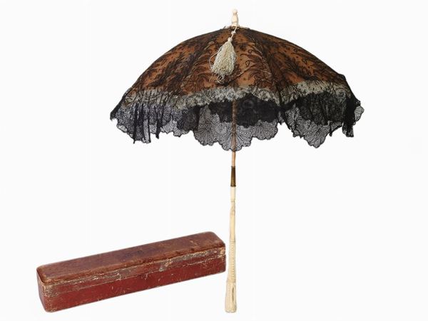 Ombrellino parasole in pizzo nero e avorio