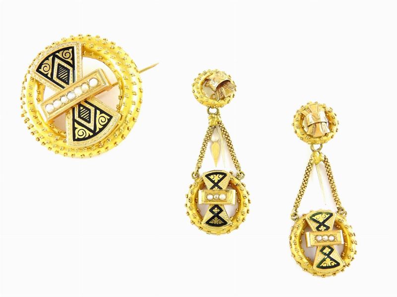 Demi Parure Orecchini Pendenti e Spilla in Oro Giallo, Smalti e Mezze Perle