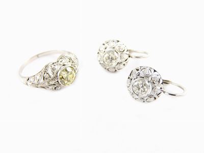 Demi Parure Anello e Orecchini in Oro Bianco con Diamanti Fancy Colour e Incolori