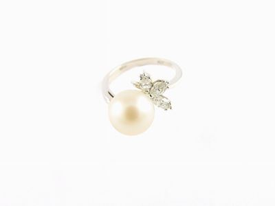 Anello in Oro Bianco, Diamanti e Perla Coltivata Akoya