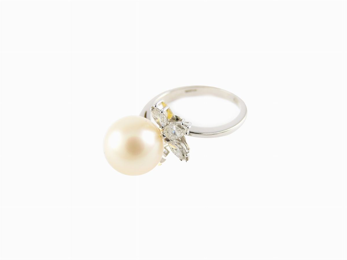 Anello in Oro Bianco, Diamanti e Perla Coltivata Akoya