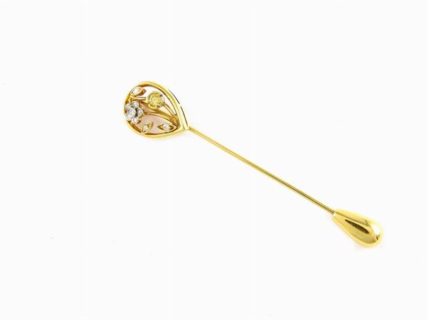 Yellow gold big pin with colourless and fancy colour diamonds