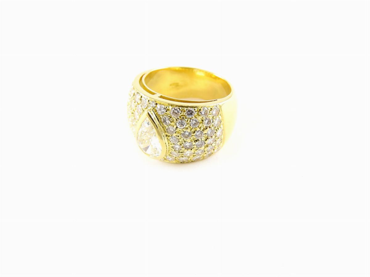 Anello a Fascia in Oro Giallo e Diamanti