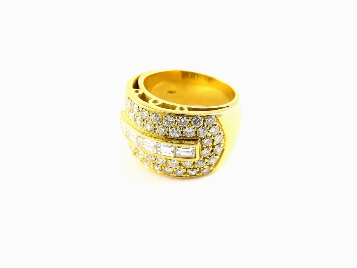 Anello a Fascia in Oro Giallo e Diamanti