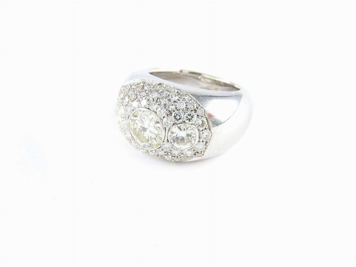Anello a Fascia in Oro Bianco e Diamanti
