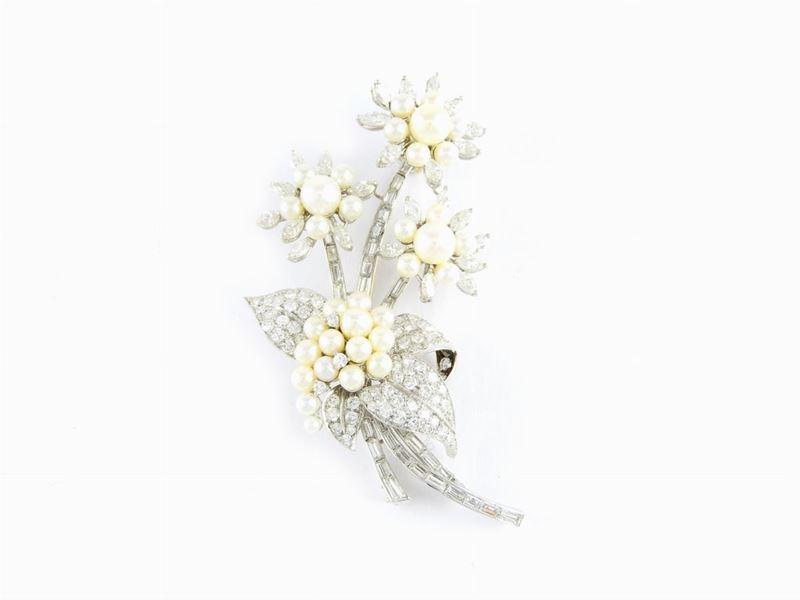 Spilla in Oro Bianco, Diamanti e Perle Coltivate Akoya