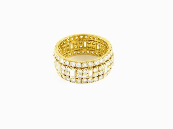 Yellow gold band ring with diamonds