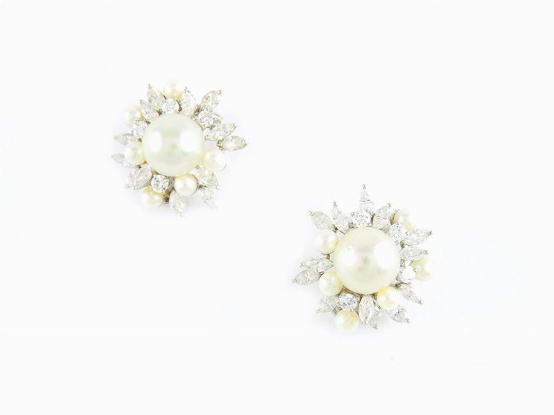 Orecchini in Oro Bianco, Diamanti e Perle Coltivate Akoya