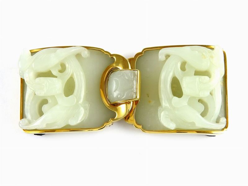 Fibbia Faraone in Oro Giallo e Giade Incise del XVIII Secolo