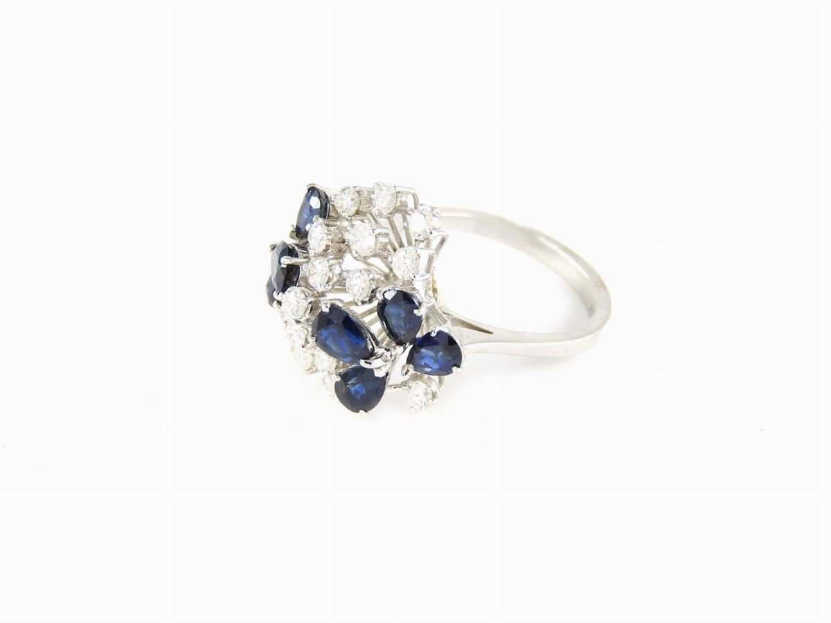 Anello in Oro Bianco, Diamanti e Zaffiri
