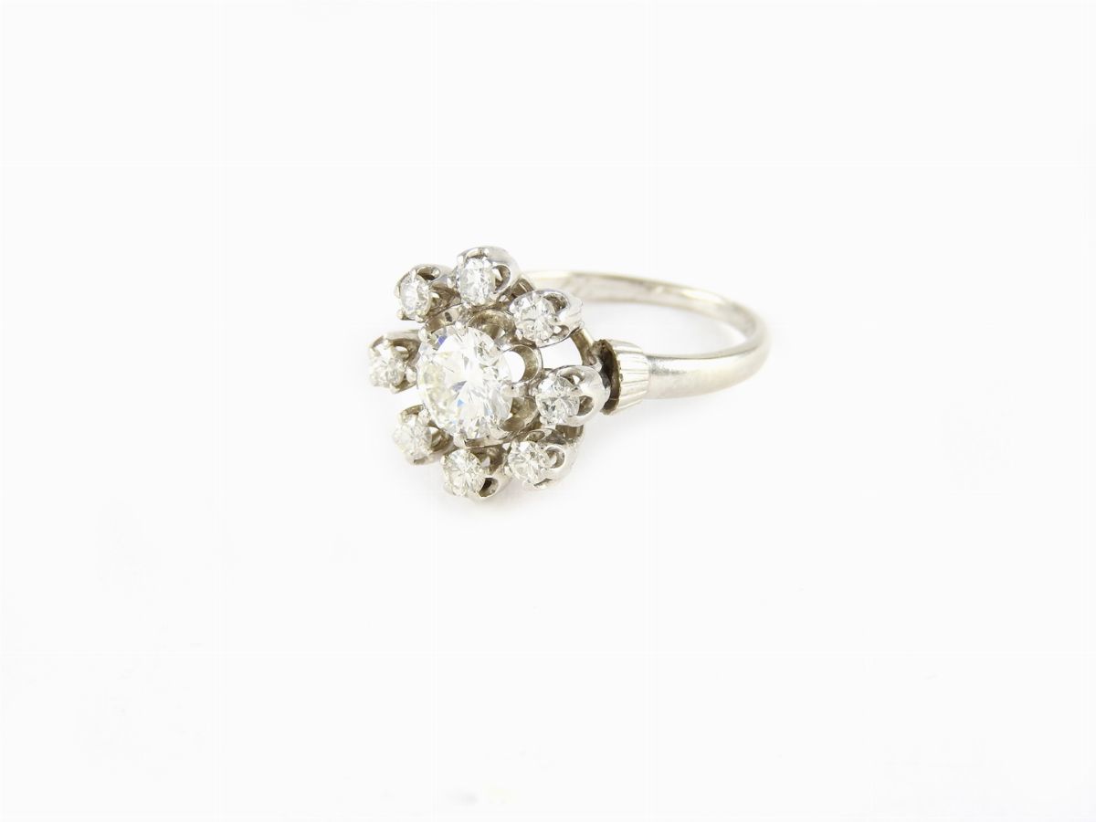 Anello a Margherita in Platino e Diamanti