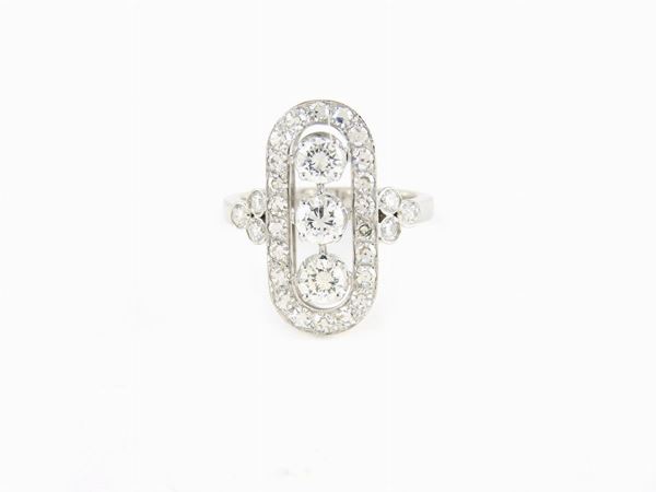 Anello in stile Art Deco in oro bianco e diamanti