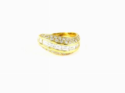 Anello a Fascia in Oro Giallo e Diamanti