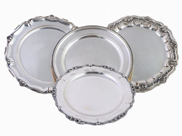 Quattro piatti in argento
