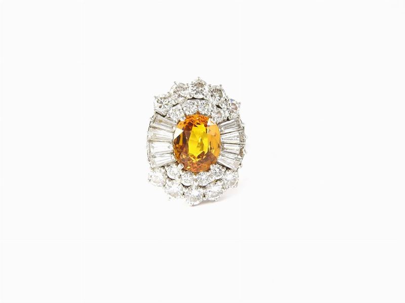 Anello a Margherita in Oro Bianco, Diamanti e Zaffiro Giallo