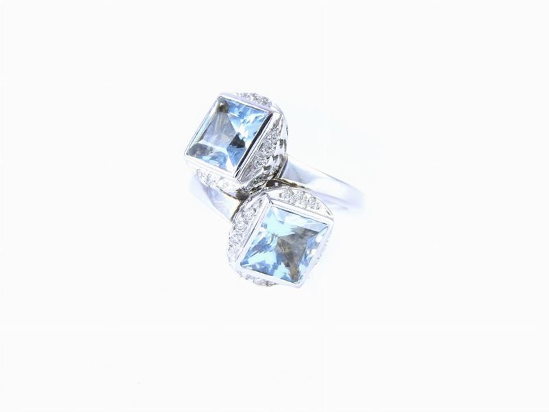 Anello Contrarié in Oro Bianco, Diamanti e Acquemarine