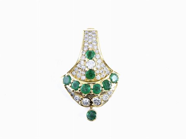 Yellow gold pendant with diamonds and emeralds