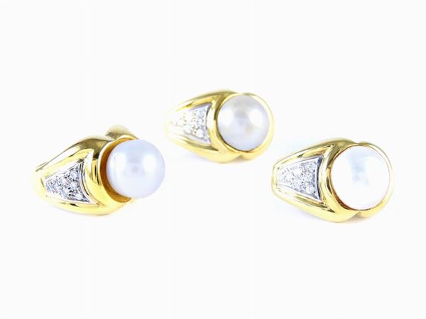 Demi parure anello e orecchini in oro giallo e bianco, diamanti, perle e perle Mabe