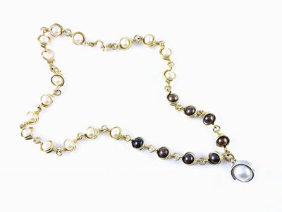 Girocollo in Oro Giallo con Perle Coltivate e Pendente in Oro Bianco, Diamanti e Perla