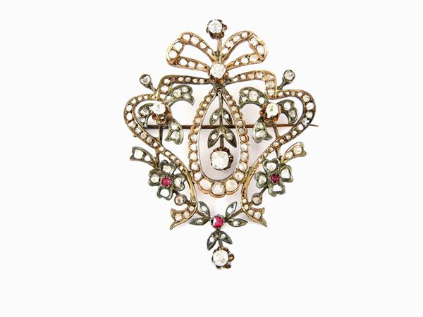 Low alloyed gold and silver brooch with diamonds and rubies  (second half of 19th century)  - Auction Jewels and Watches - First Session - I - Maison Bibelot - Casa d'Aste Firenze - Milano