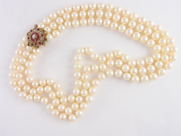 Three strands Akoya cultured pearls necklace with yellow gold animalier-shaped clasp