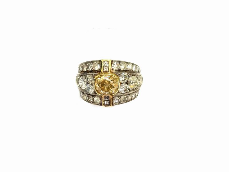 Anello a Fascia in Oro Bianco e Giallo con Diamanti Incolori e Fancy Colour