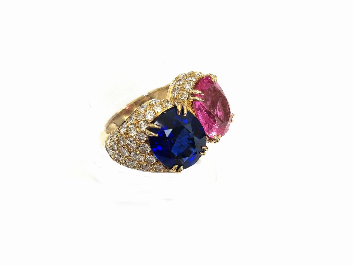 Anello in Oro Giallo Pederzani con Zaffiri Blu e Rosa e Diamanti