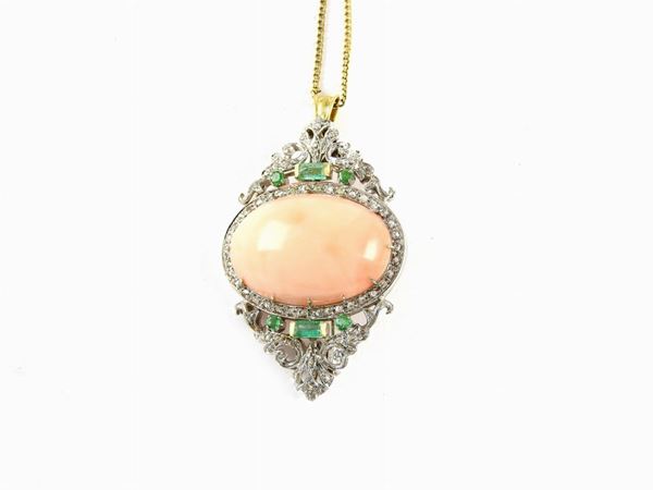 White and yellow gold small chain and brooch/pendant set with diamonds, pink coral and emeralds