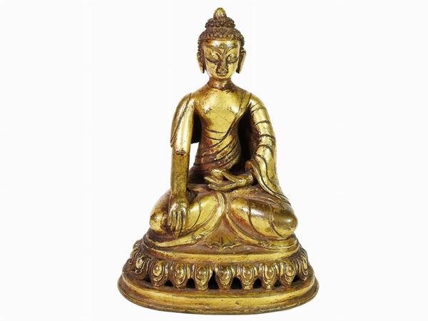 A Gilt Bronze of Sakyamuni Buddha  (Nepal, 19th Century)  - Auction Furniture and Old Master Paintings - First Session - II - Maison Bibelot - Casa d'Aste Firenze - Milano