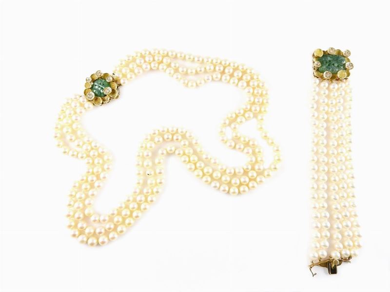 Collana a Tre e Bracciale a Cinque Fili di Perle con Fermezze in Oro Giallo, Diamanti e Giade Inc...