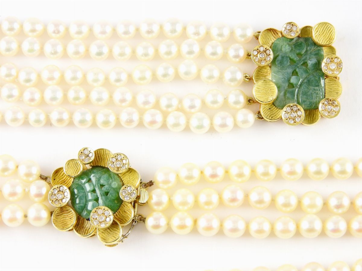 Collana a Tre e Bracciale a Cinque Fili di Perle con Fermezze in Oro Giallo, Diamanti e Giade Inc...